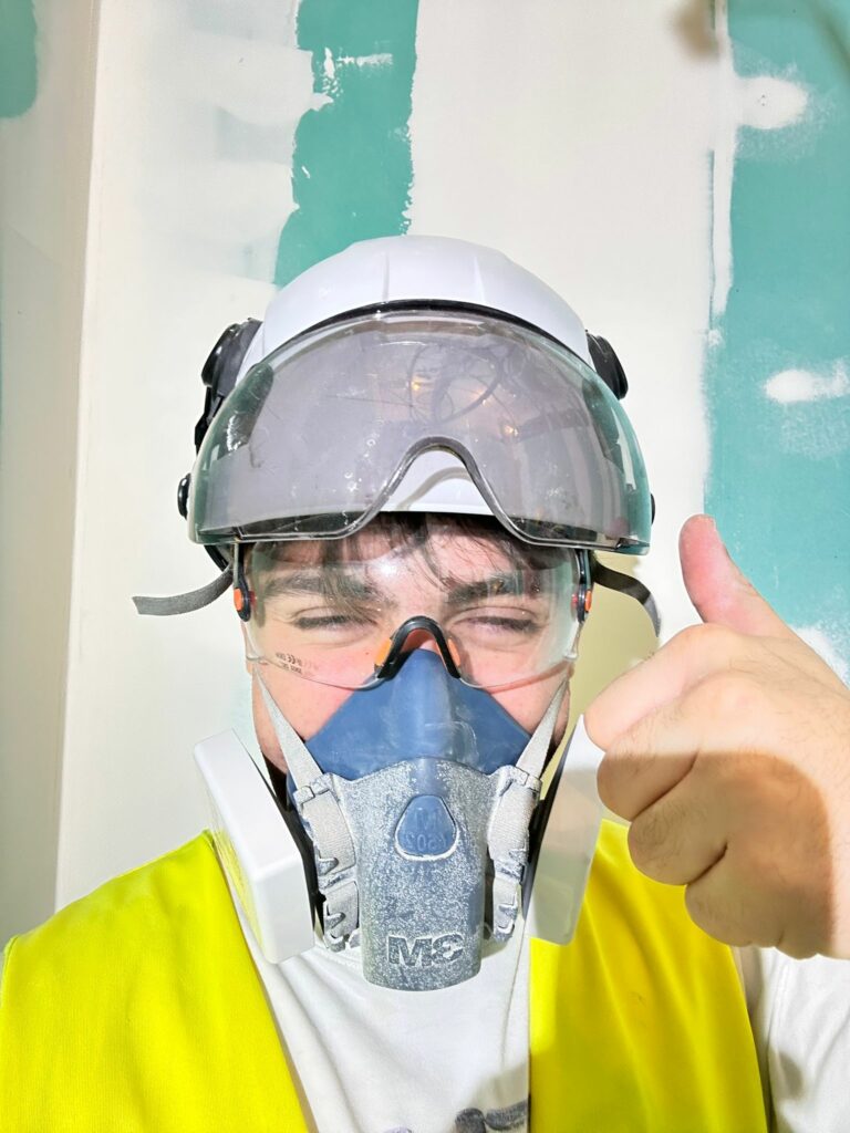 rodrigo revestimentos - contente e feliz a trabalhar