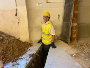 roço para tubagem de canalização - Rodrigo Revestimentos - depois alisamento de betonilha com nivelamento de precisão a laser